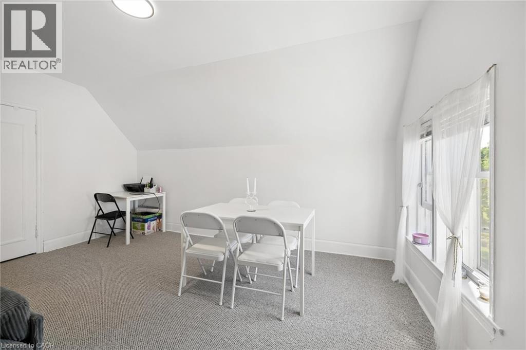 149 YOUNG Street - Image 35