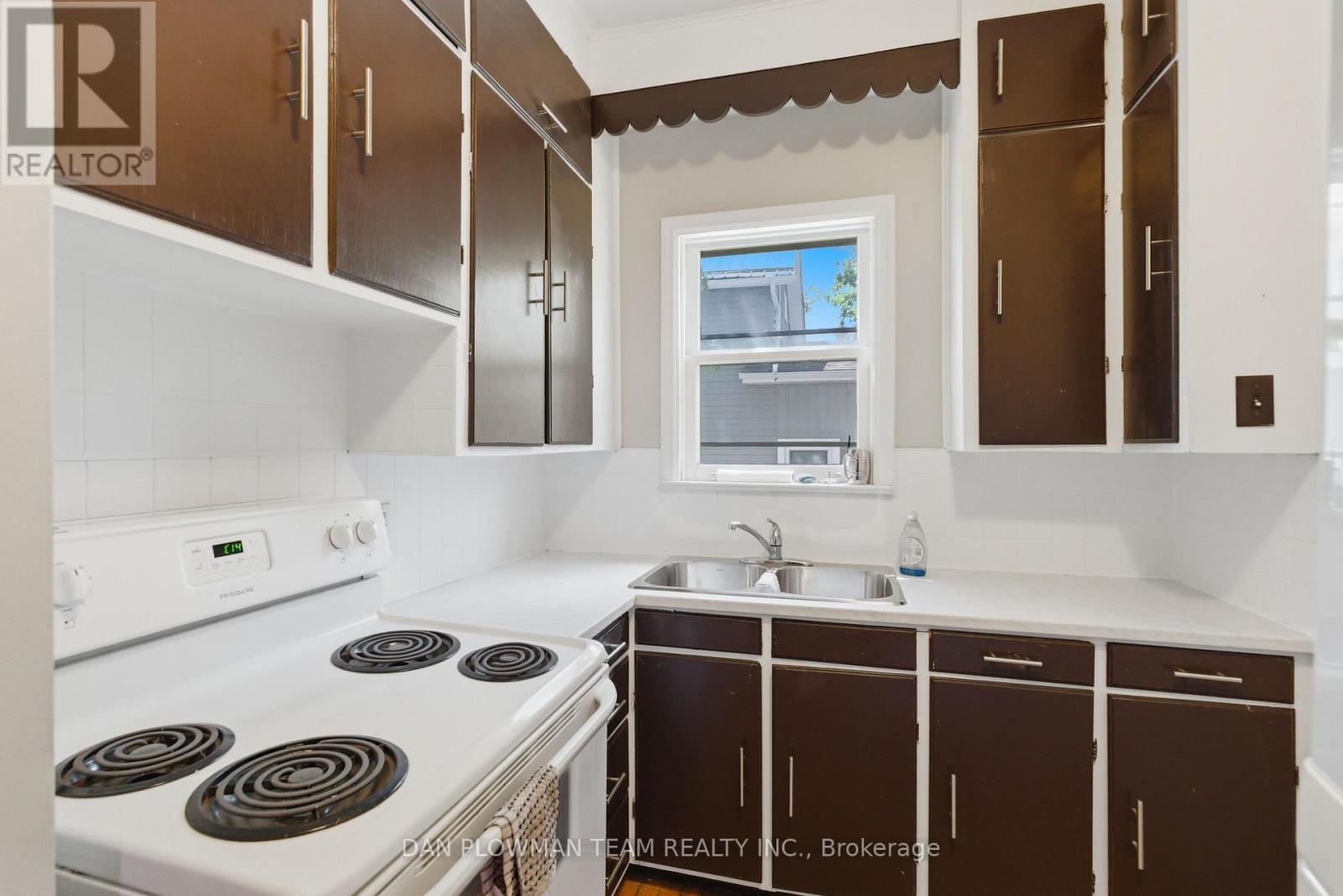 202 QUEEN STREET - 19