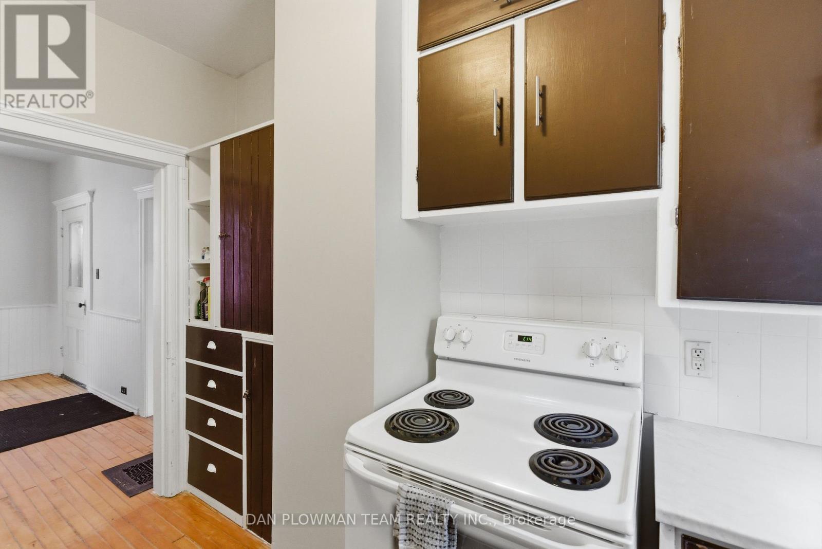 202 QUEEN STREET - 20