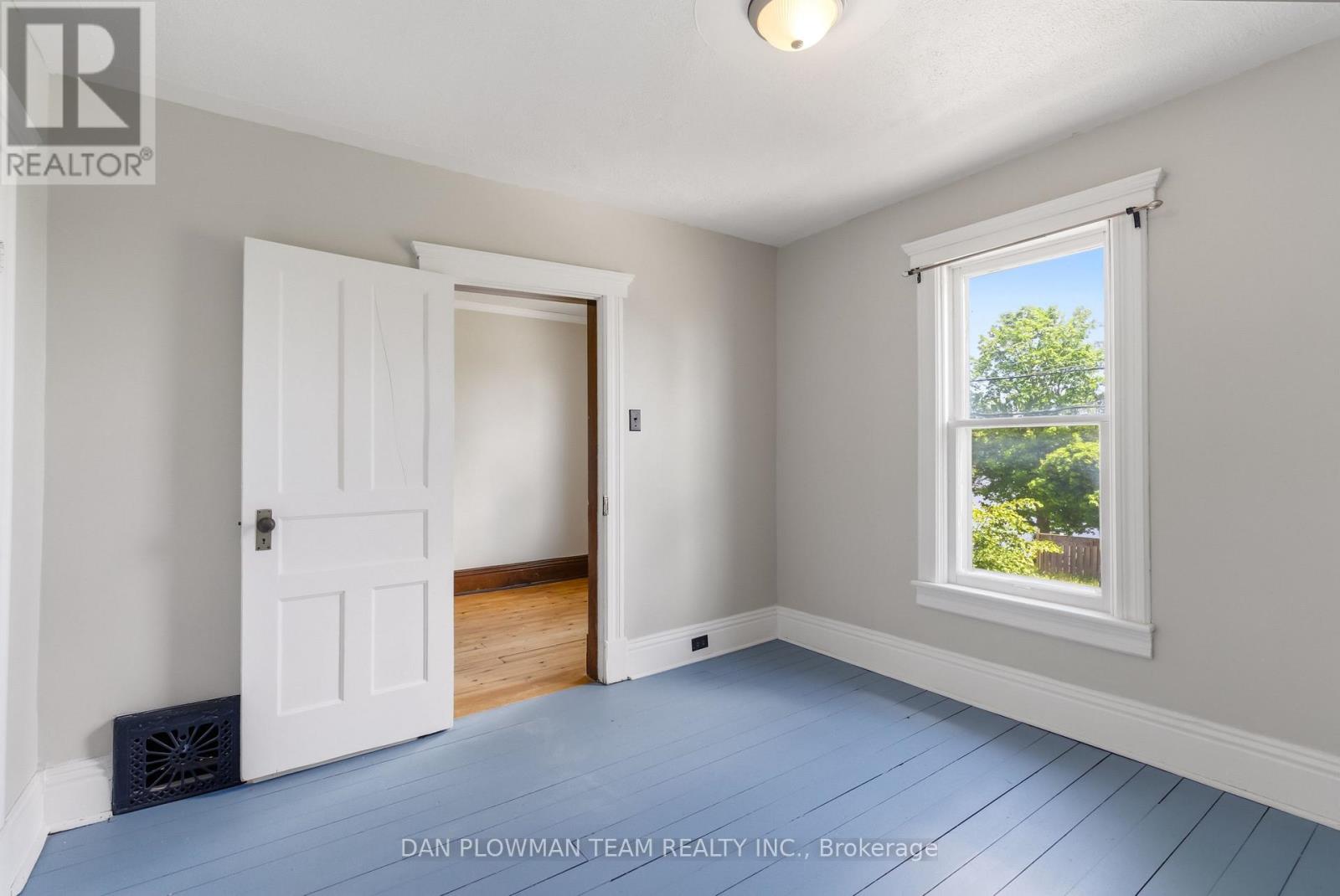 202 QUEEN STREET - 25