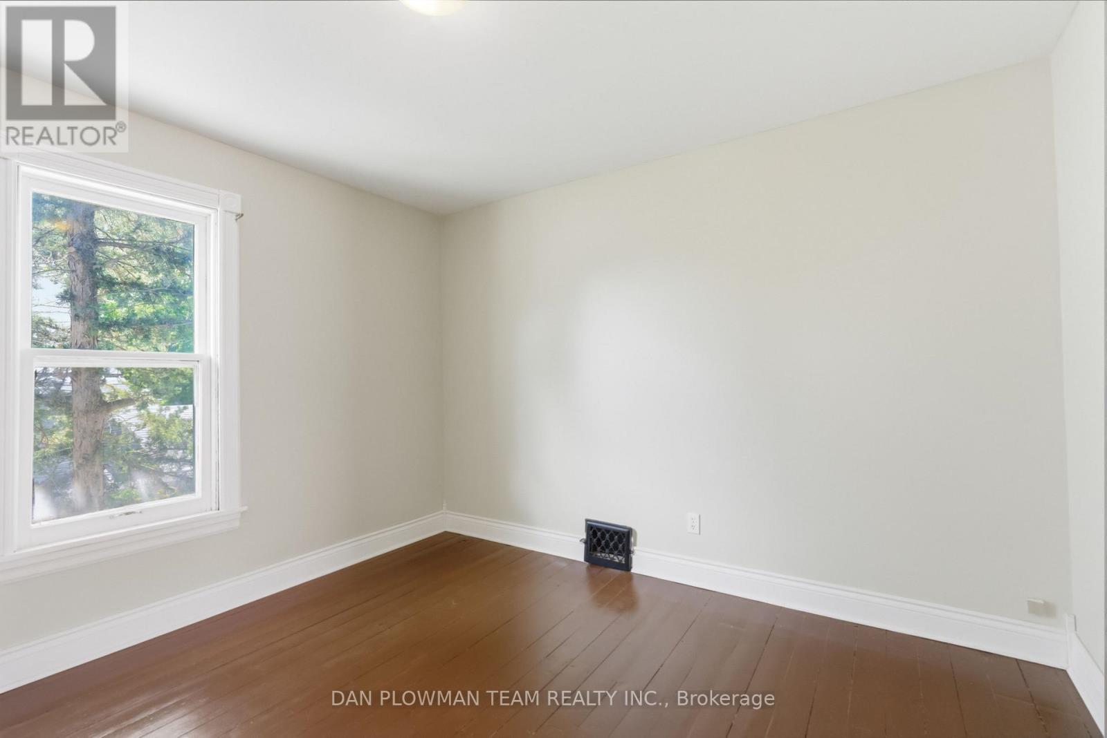 202 QUEEN STREET - 27