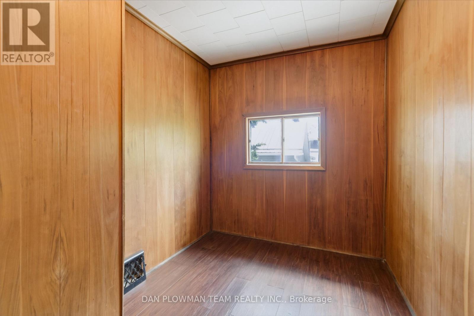 202 QUEEN STREET - 32