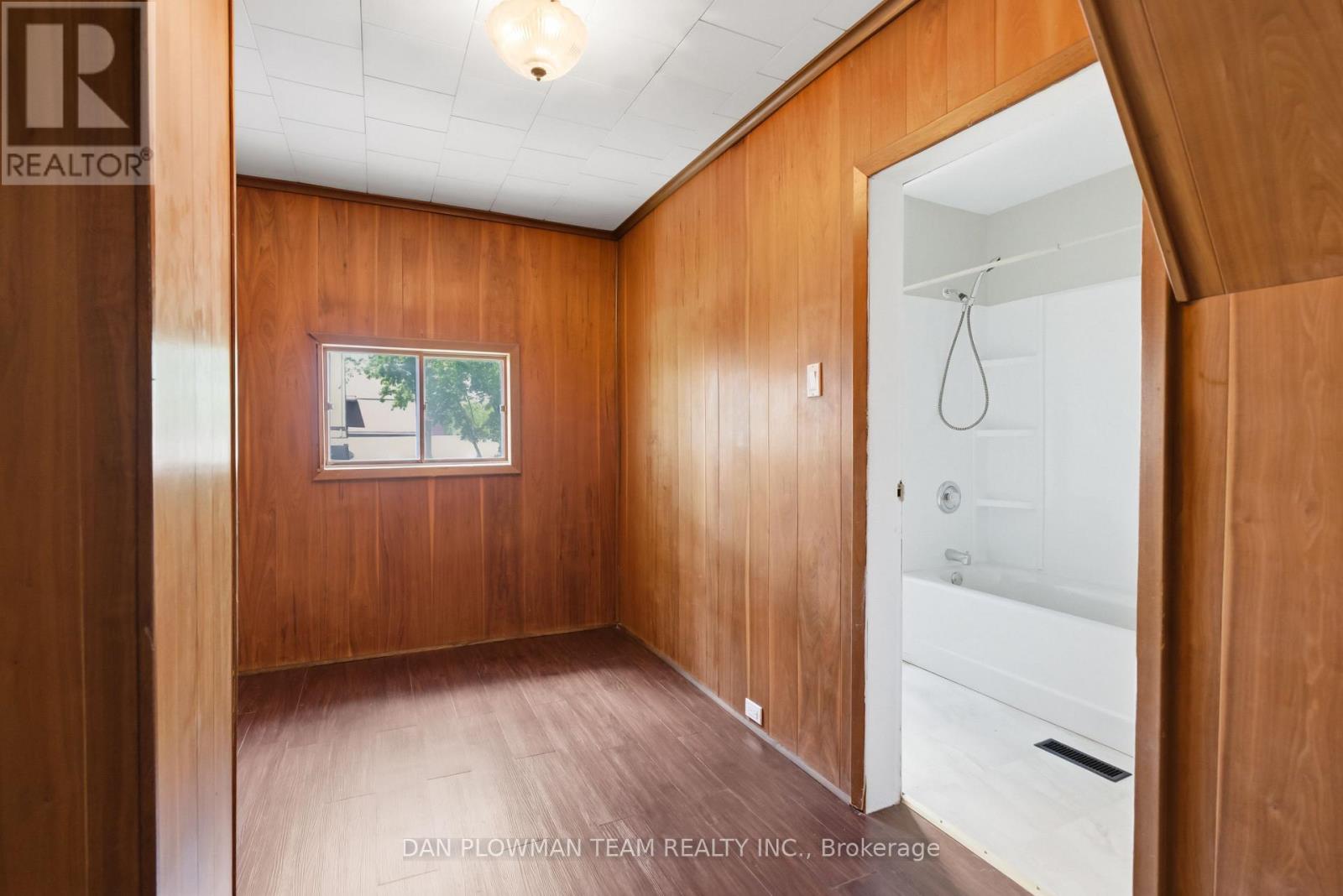 202 QUEEN STREET - 33