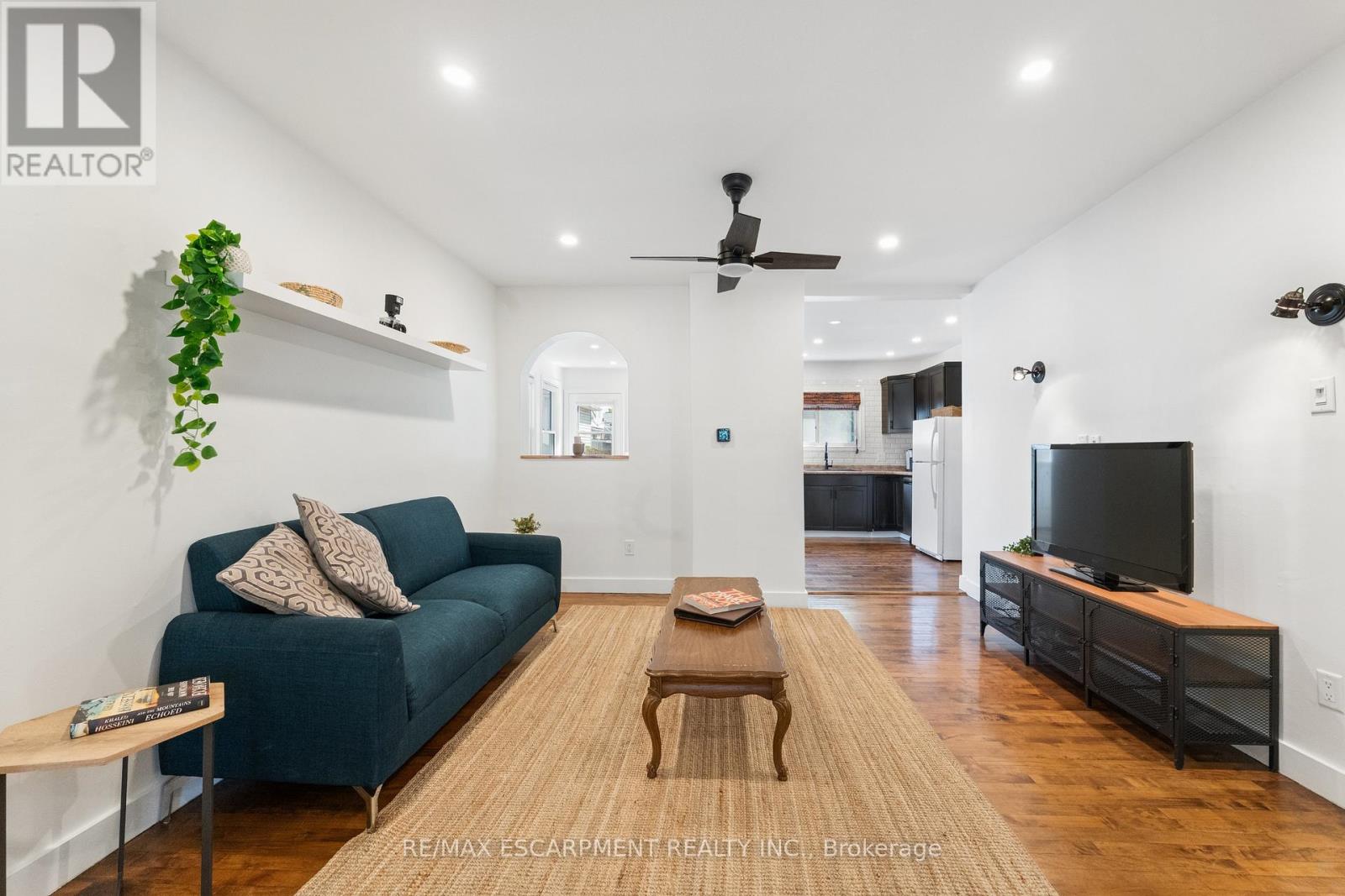 160 BRITANNIA AVENUE - 10