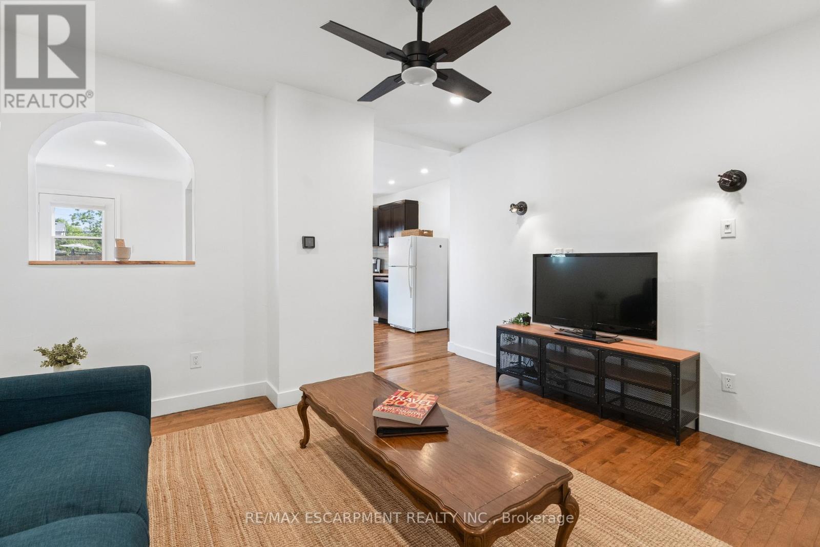 160 BRITANNIA AVENUE - 11