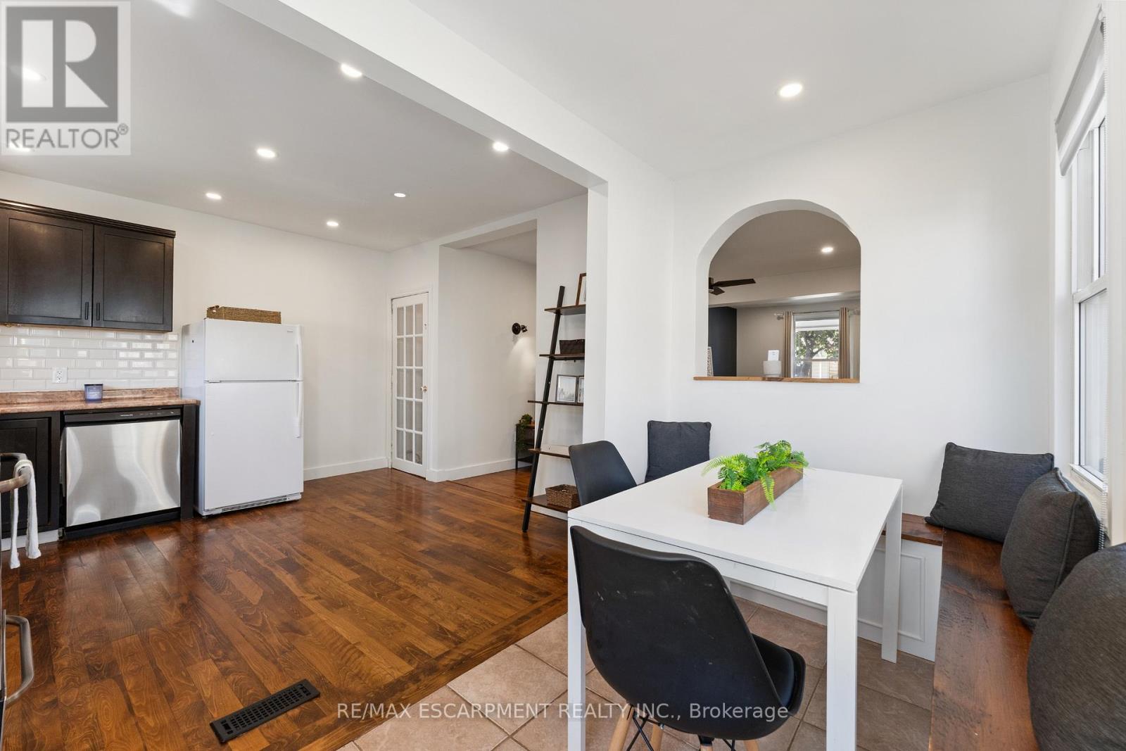 160 BRITANNIA AVENUE - 20