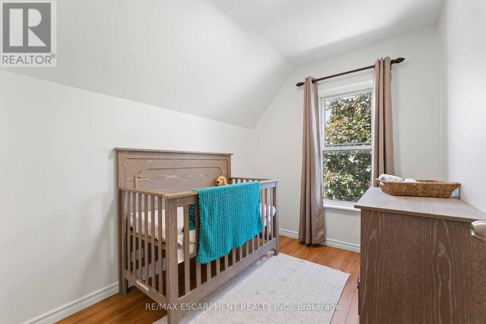 160 BRITANNIA AVENUE - 26