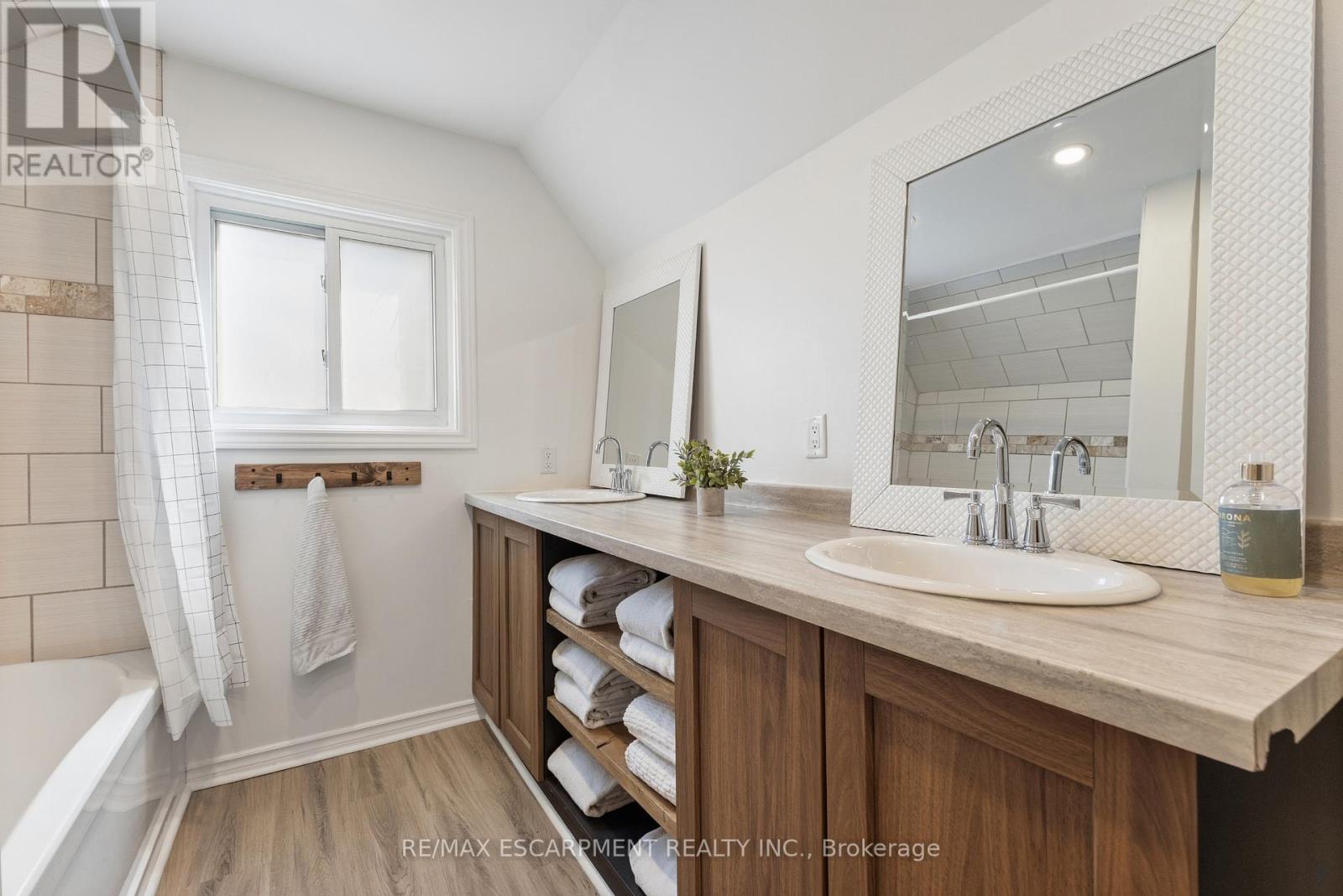 160 BRITANNIA AVENUE - 30