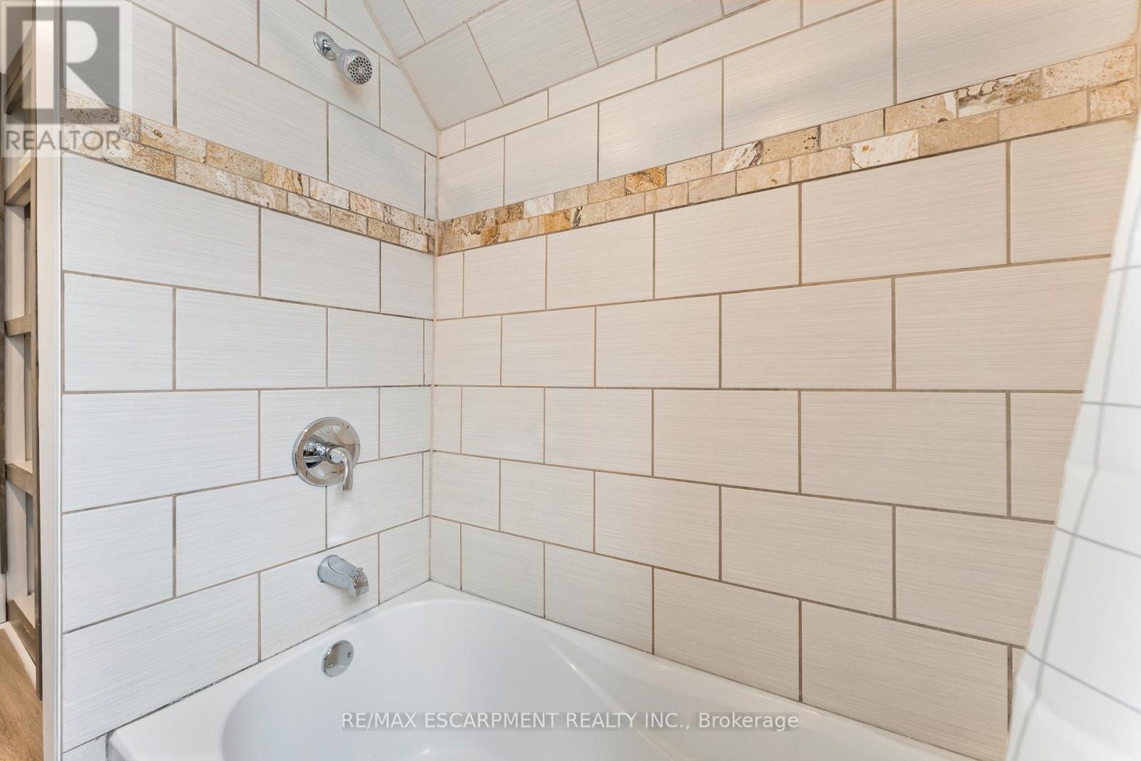160 BRITANNIA AVENUE - 31