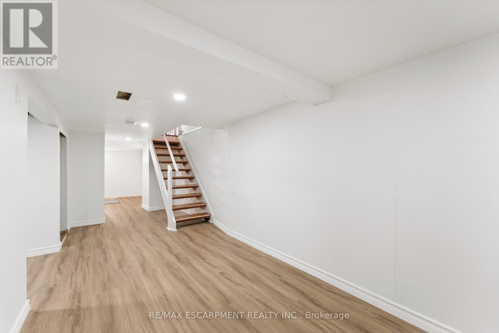 160 BRITANNIA AVENUE - 33