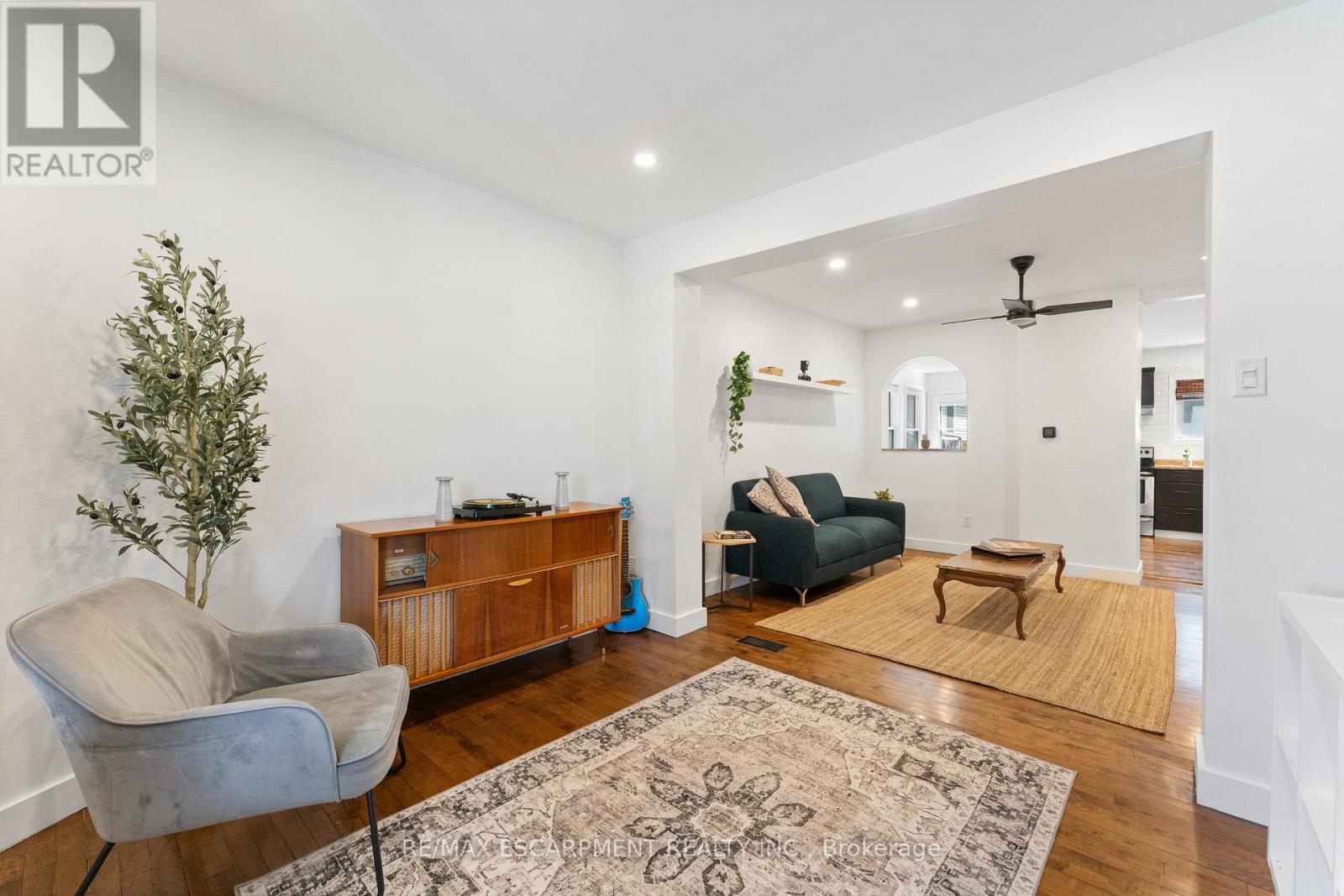 160 BRITANNIA AVENUE - 9