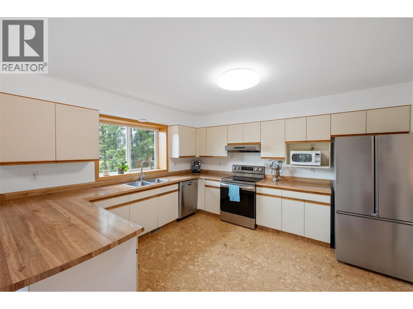 3070 Debeck Road - 24