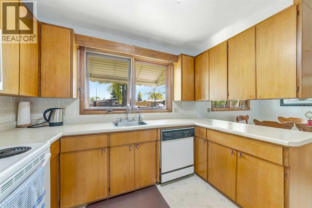 4704 37 Street - 7