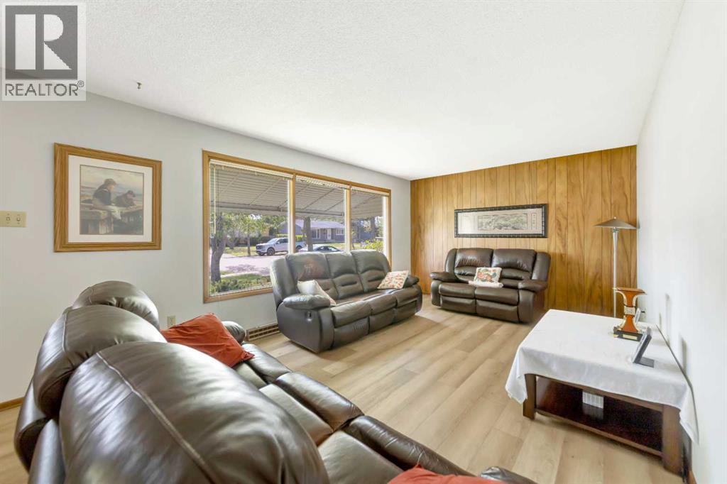 4704 37 Street - 12