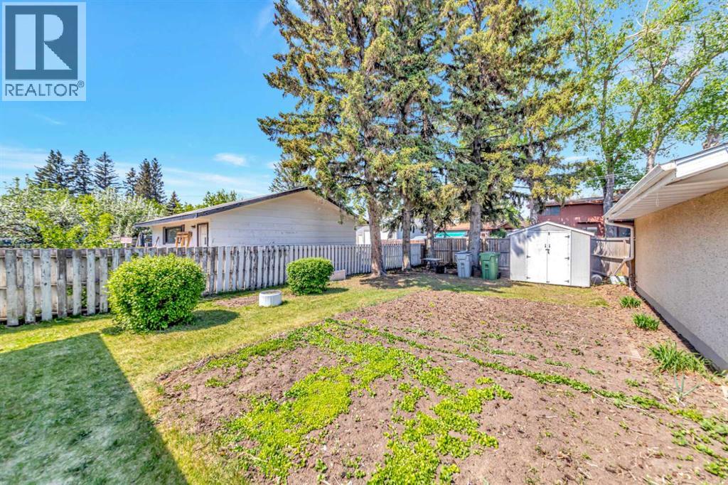 4704 37 Street - 32