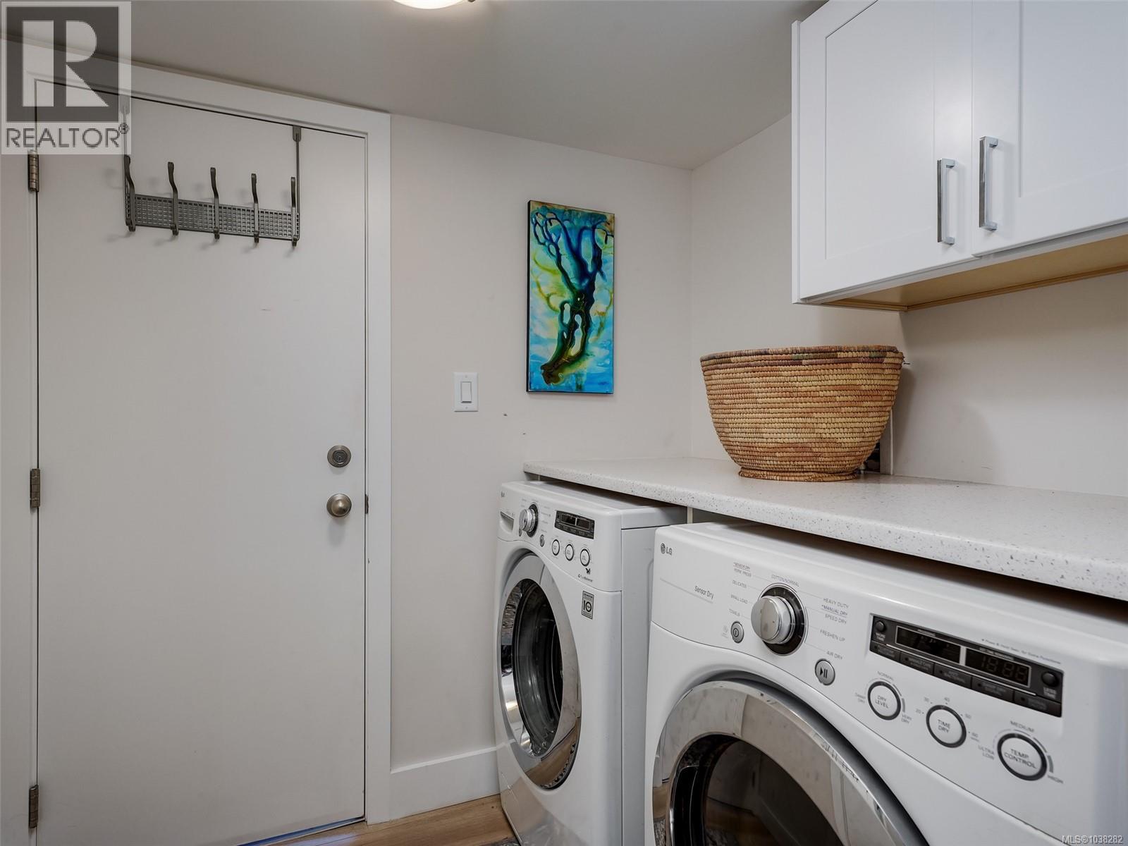 2491 Cadboro Heights Lane - 33