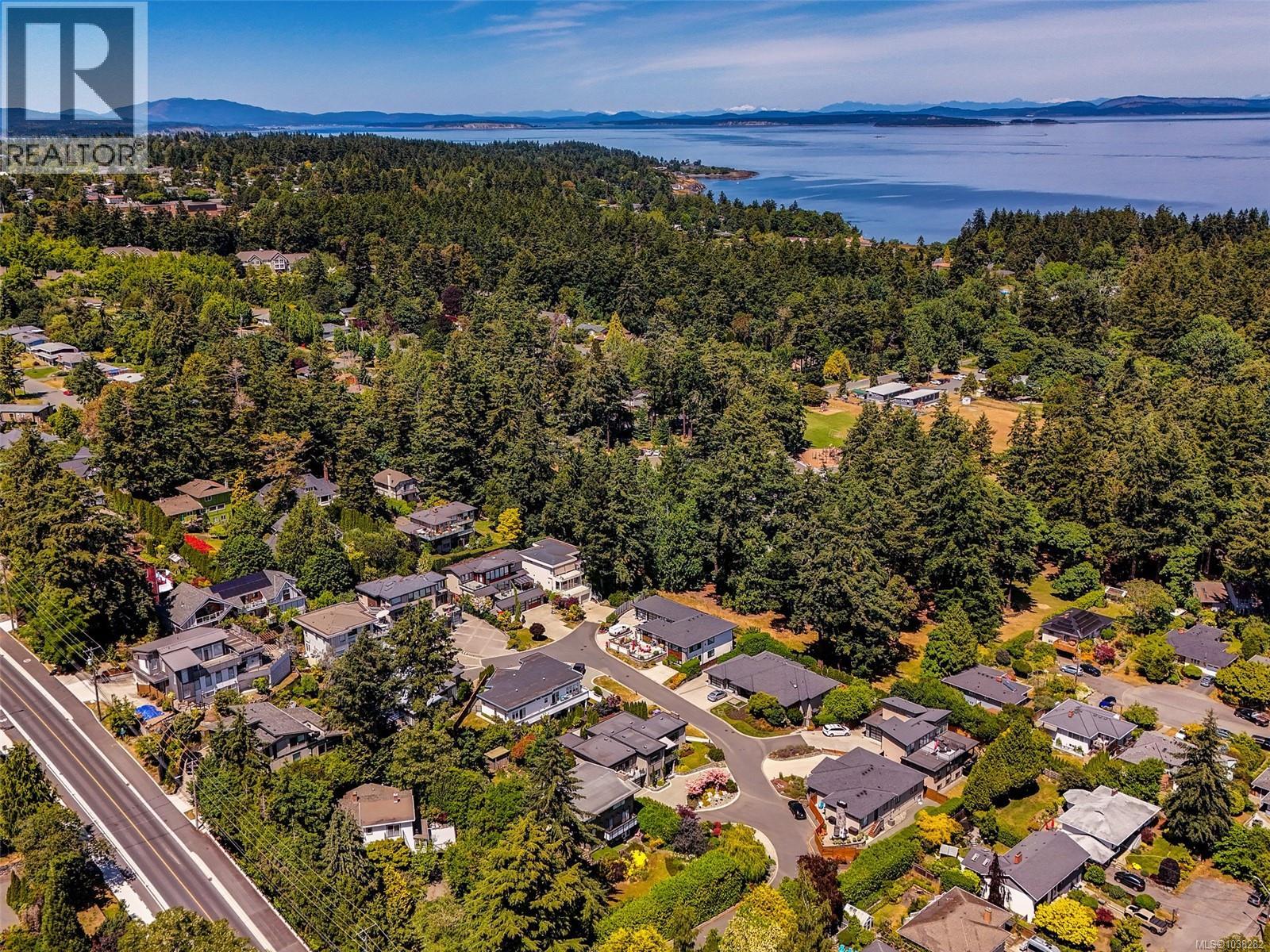 2491 Cadboro Heights Lane - 46