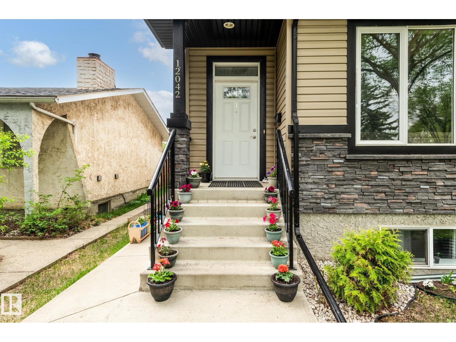 #1 12042 101 ST NW - 2