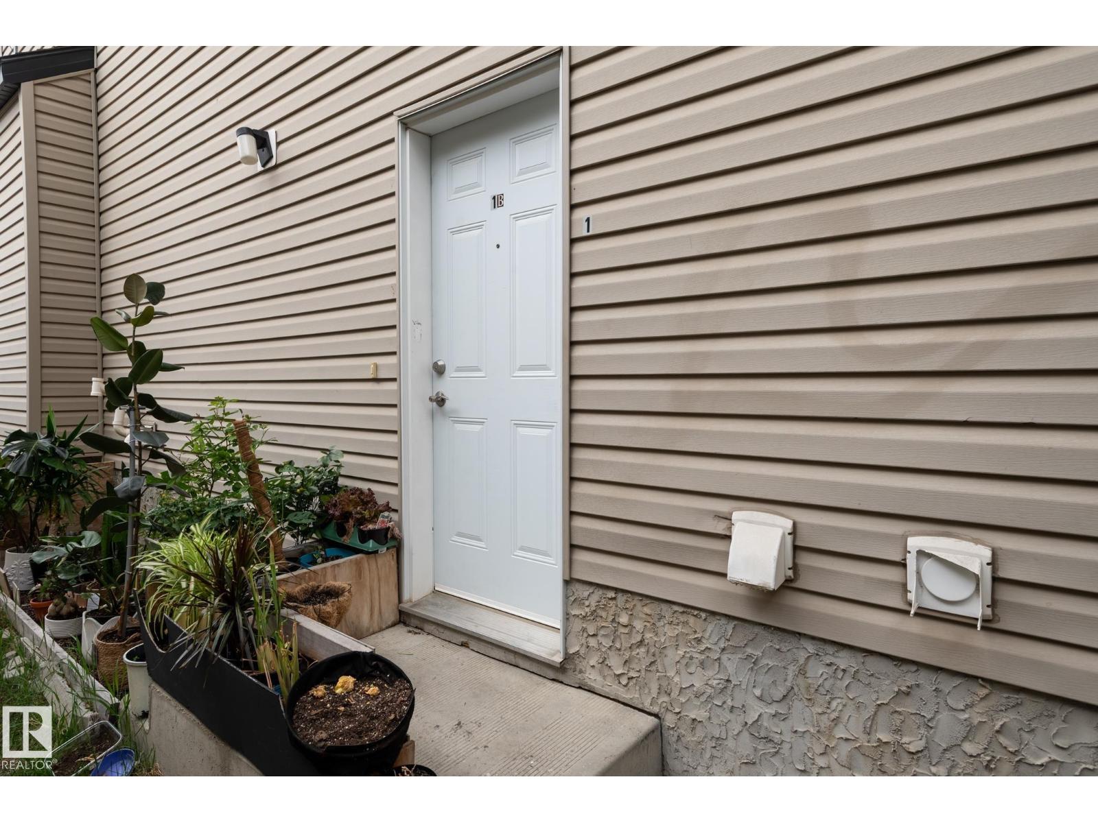 #1 12042 101 ST NW - 23