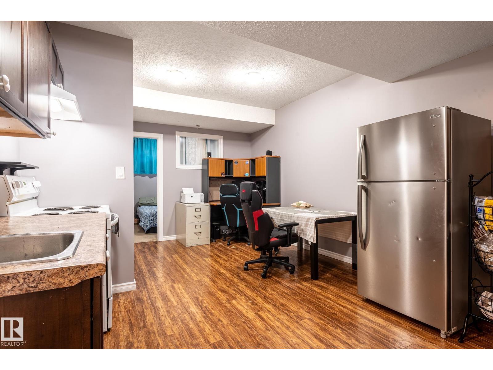 #1 12042 101 ST NW - 27