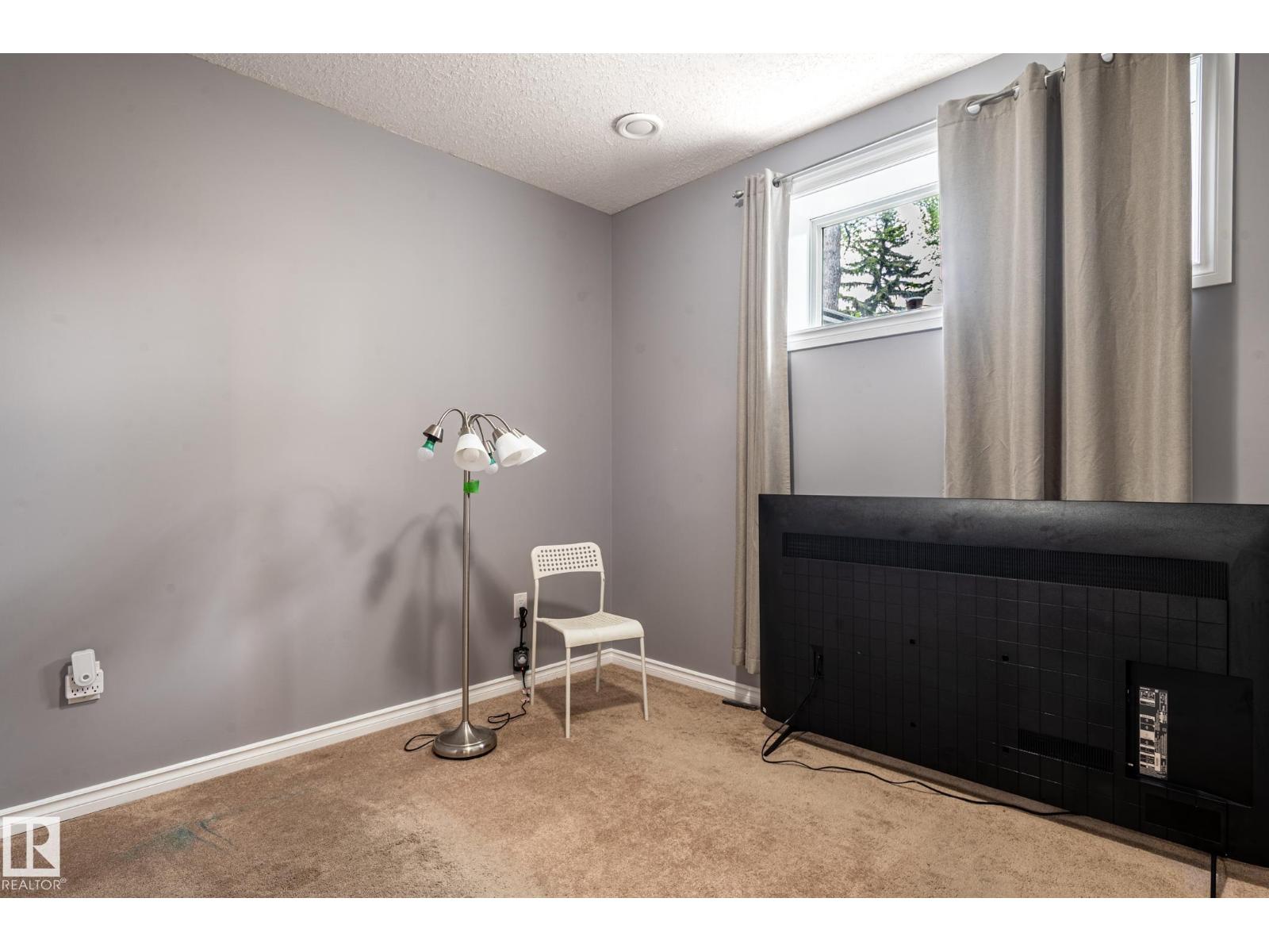#1 12042 101 ST NW - 28