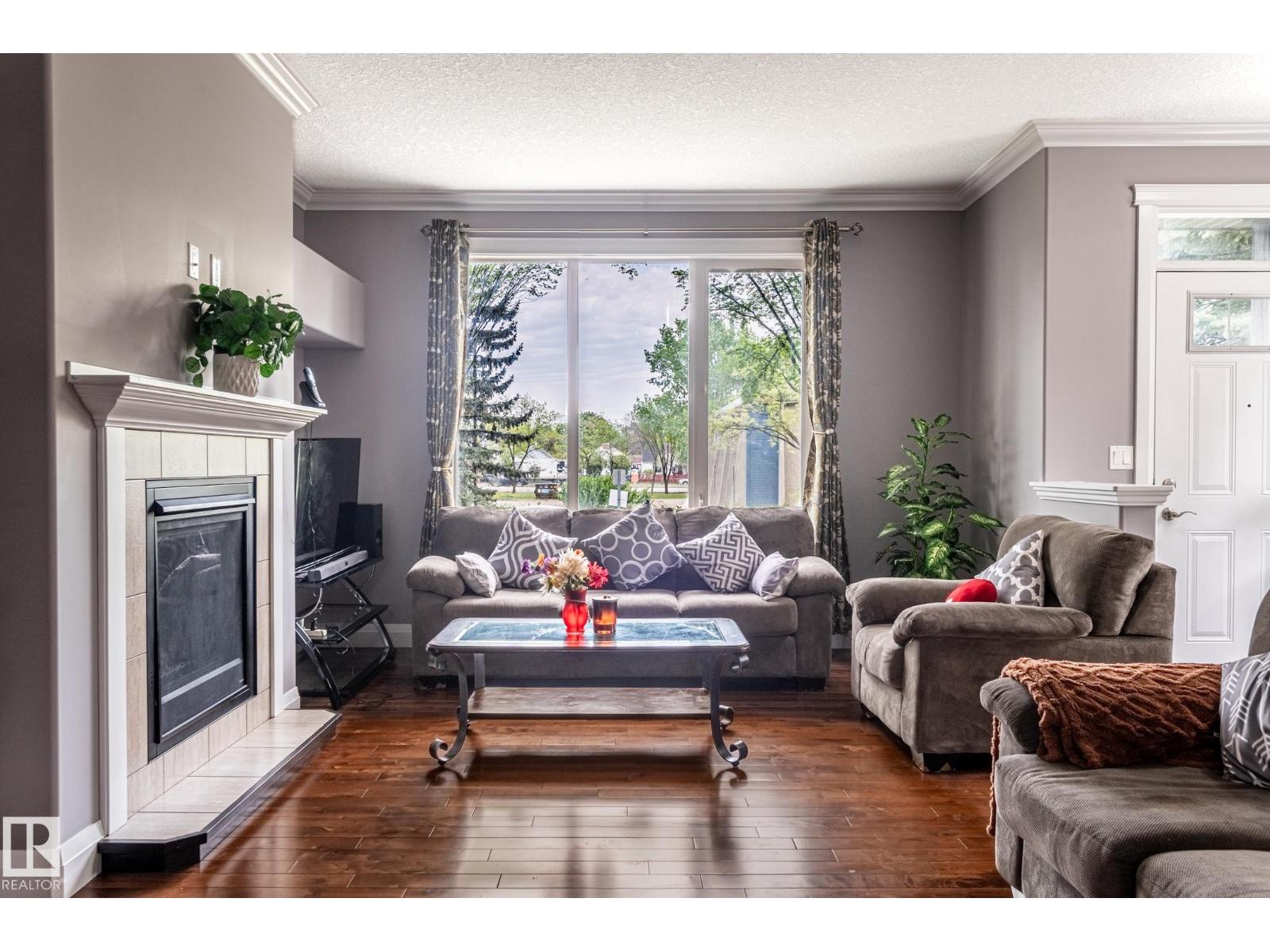 #1 12042 101 ST NW - 5