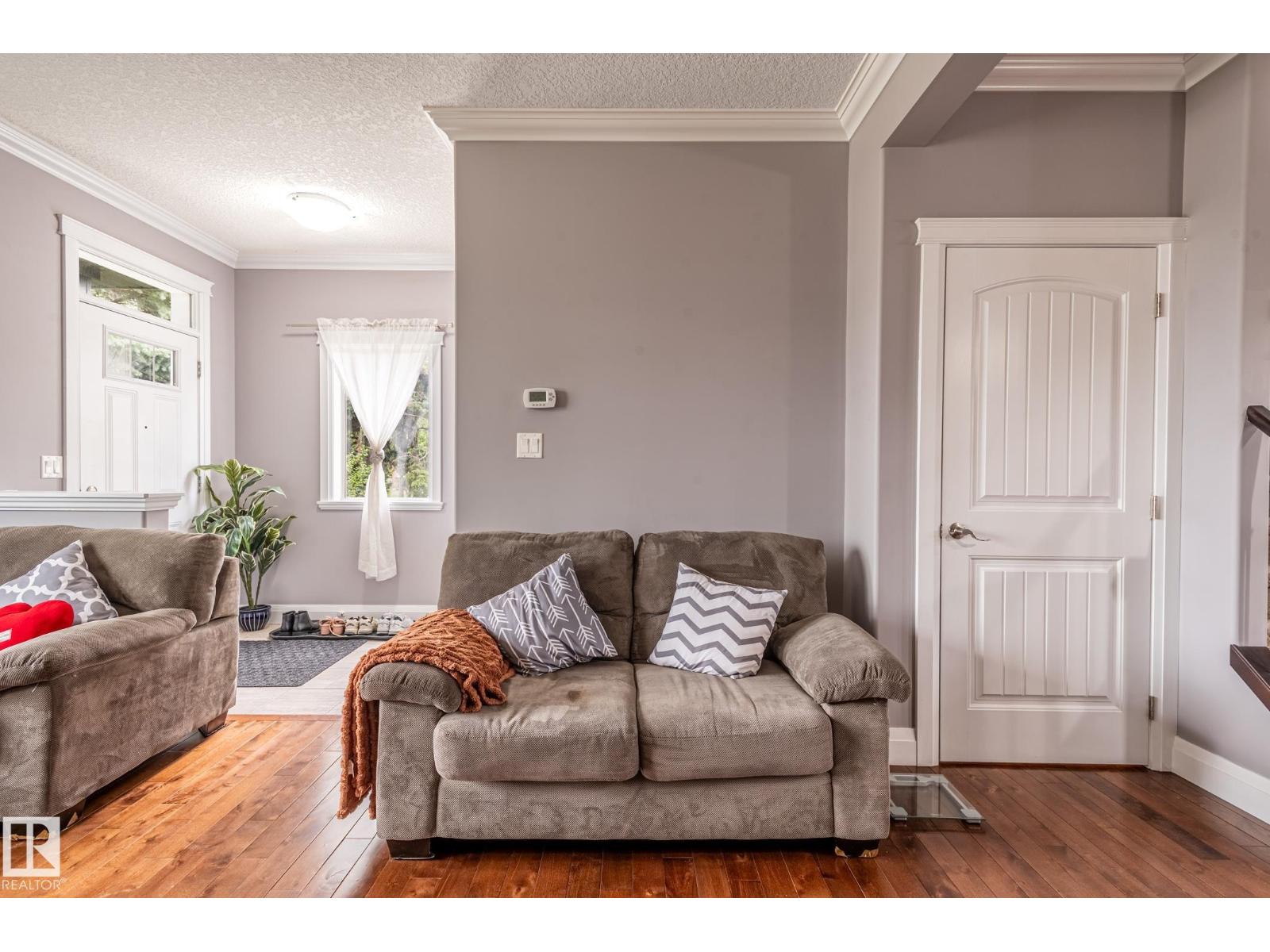 #1 12042 101 ST NW - 7