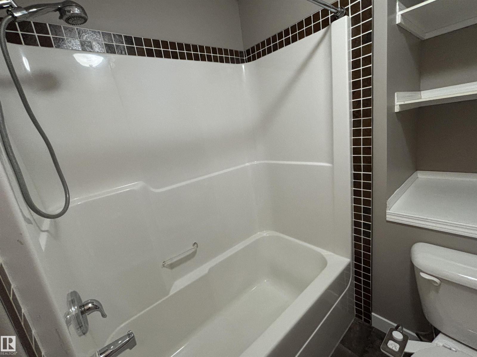 4921 44 Street — photo 10