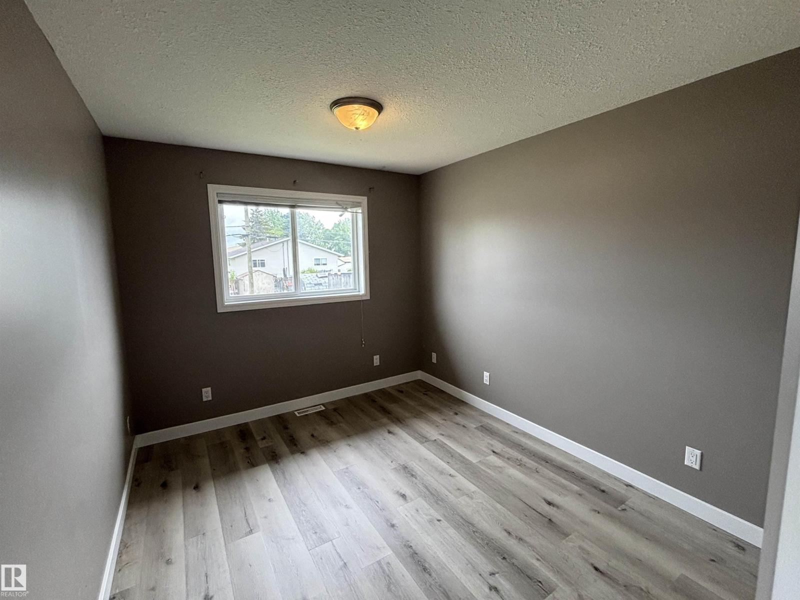 4921 44 Street — photo 11