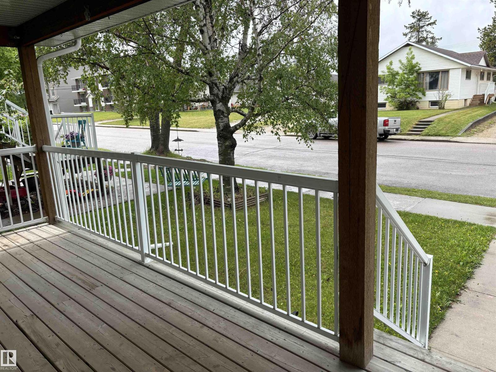 4921 44 Street - photo 2
