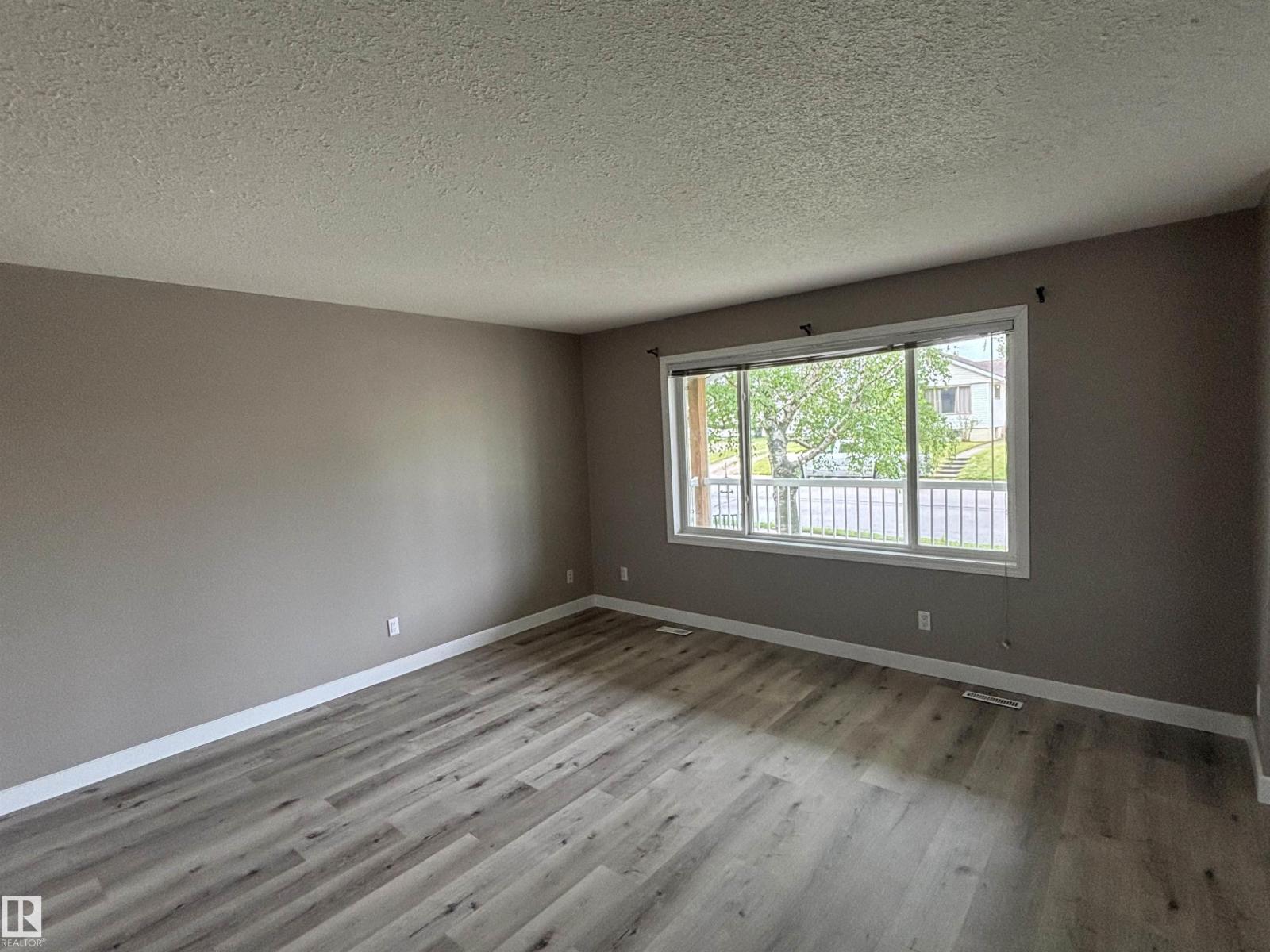 4921 44 Street - photo 3