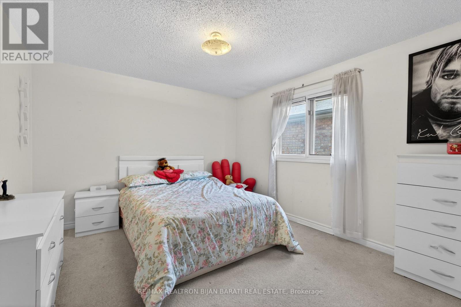15 LISA CRESCENT - 37