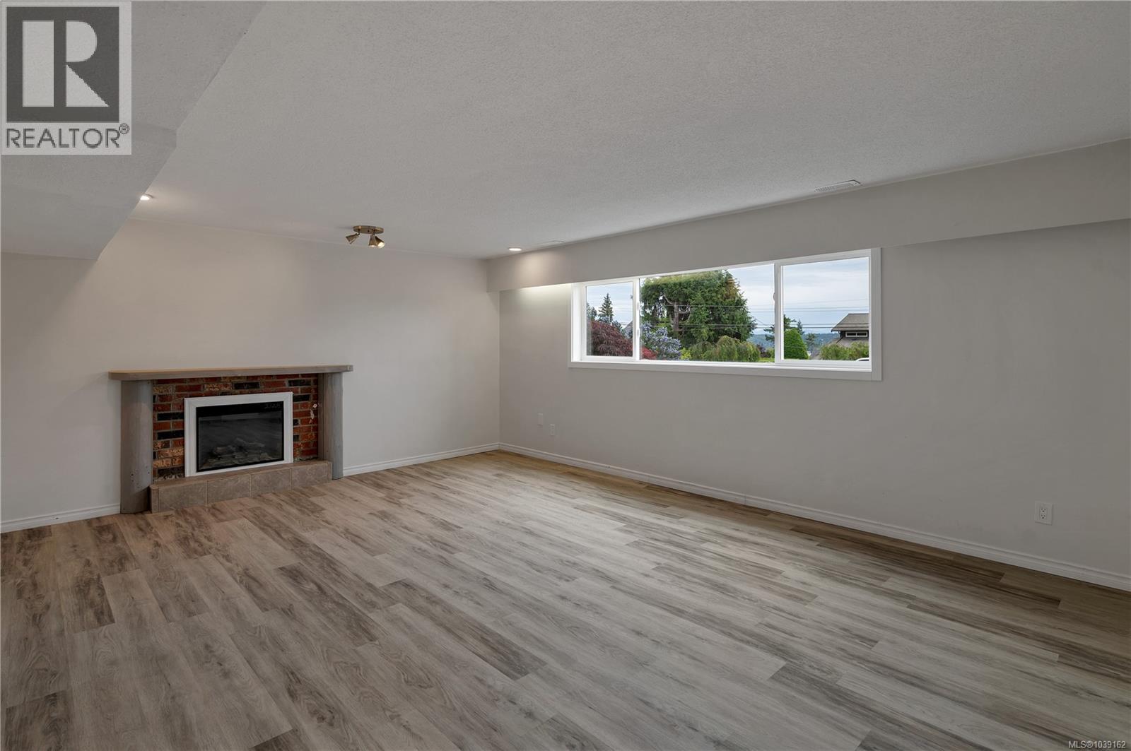 1048 Galerno Rd - 38