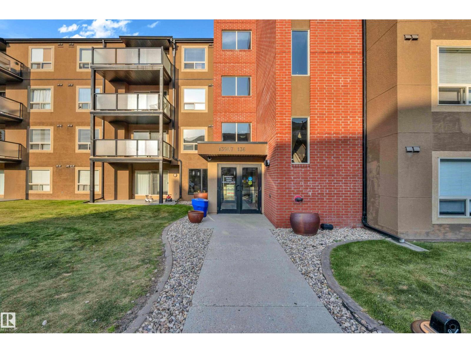 #305 13907 136 ST NW - 3