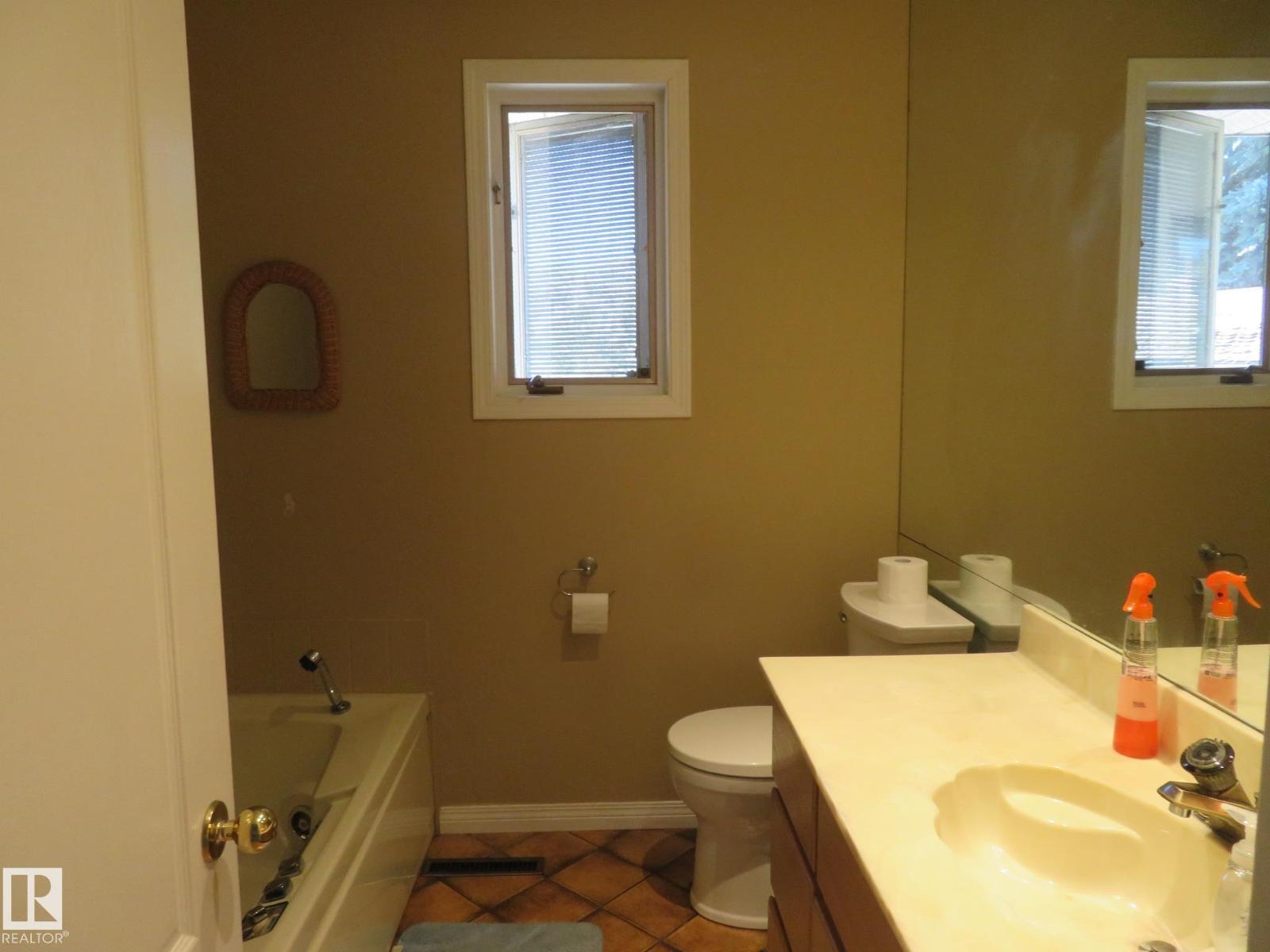 10720 57 AV NW - 25