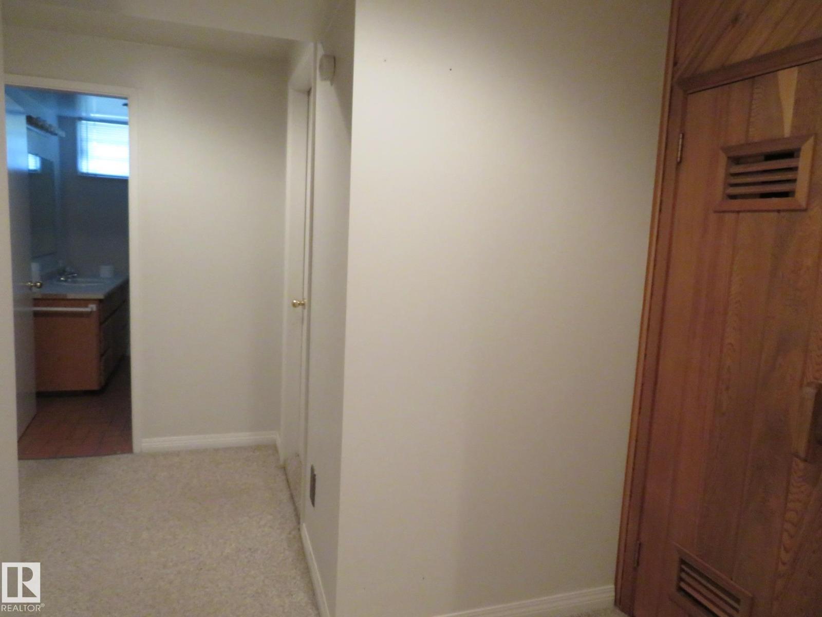 10720 57 AV NW - 29