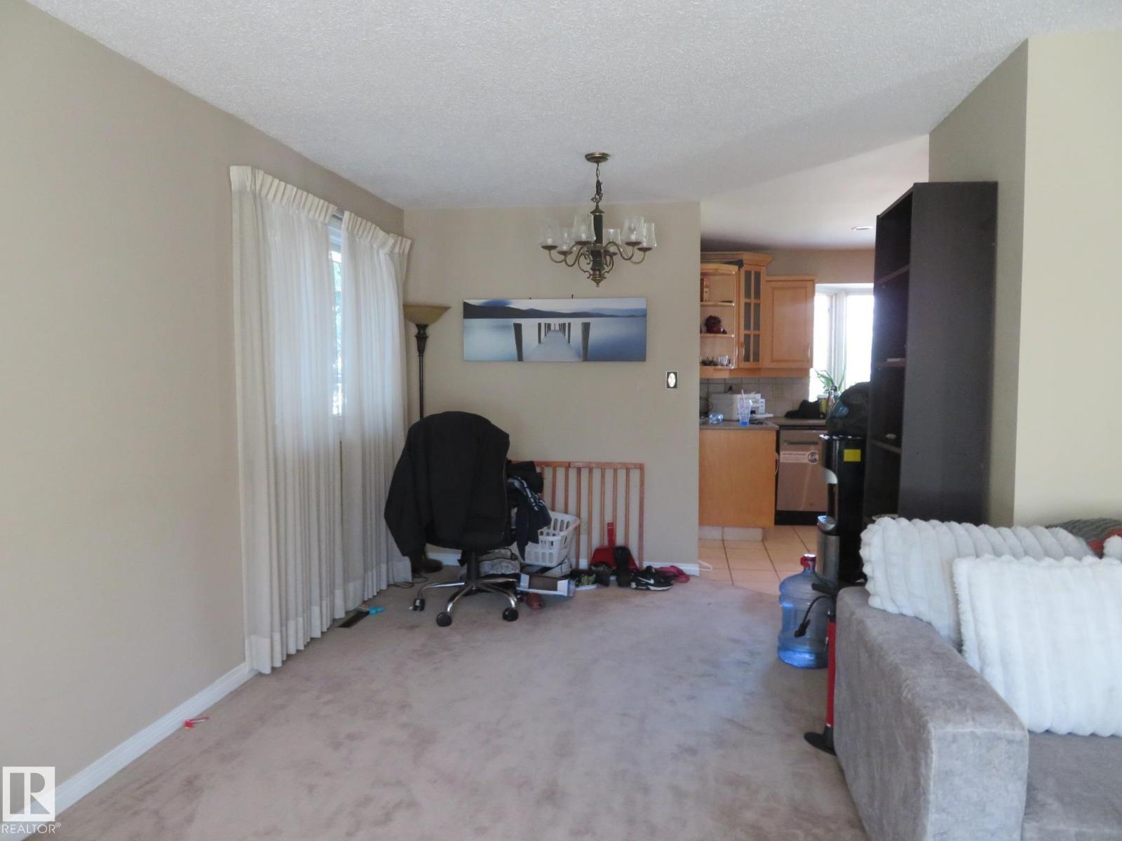 10720 57 AV NW - 22
