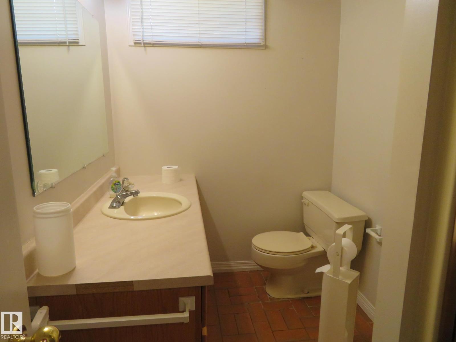 10720 57 AV NW - 32