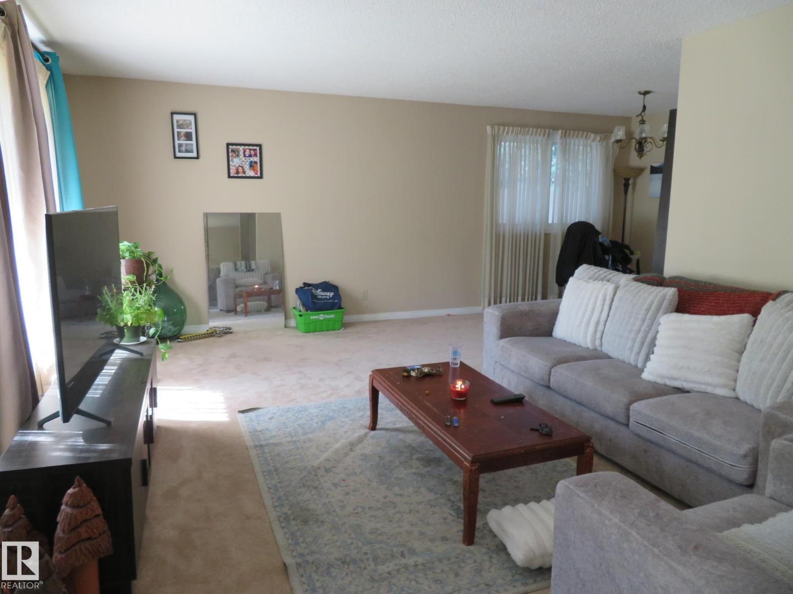 10720 57 AV NW - 19