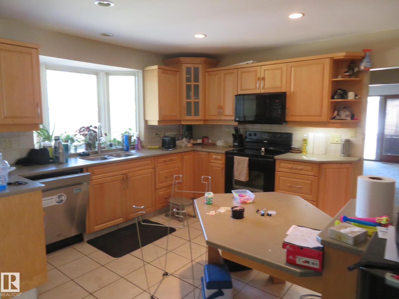 10720 57 AV NW - 16