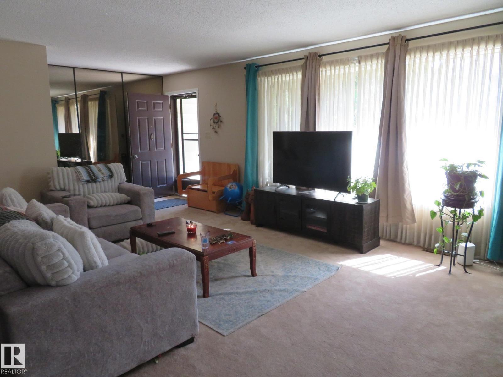 10720 57 AV NW - 18