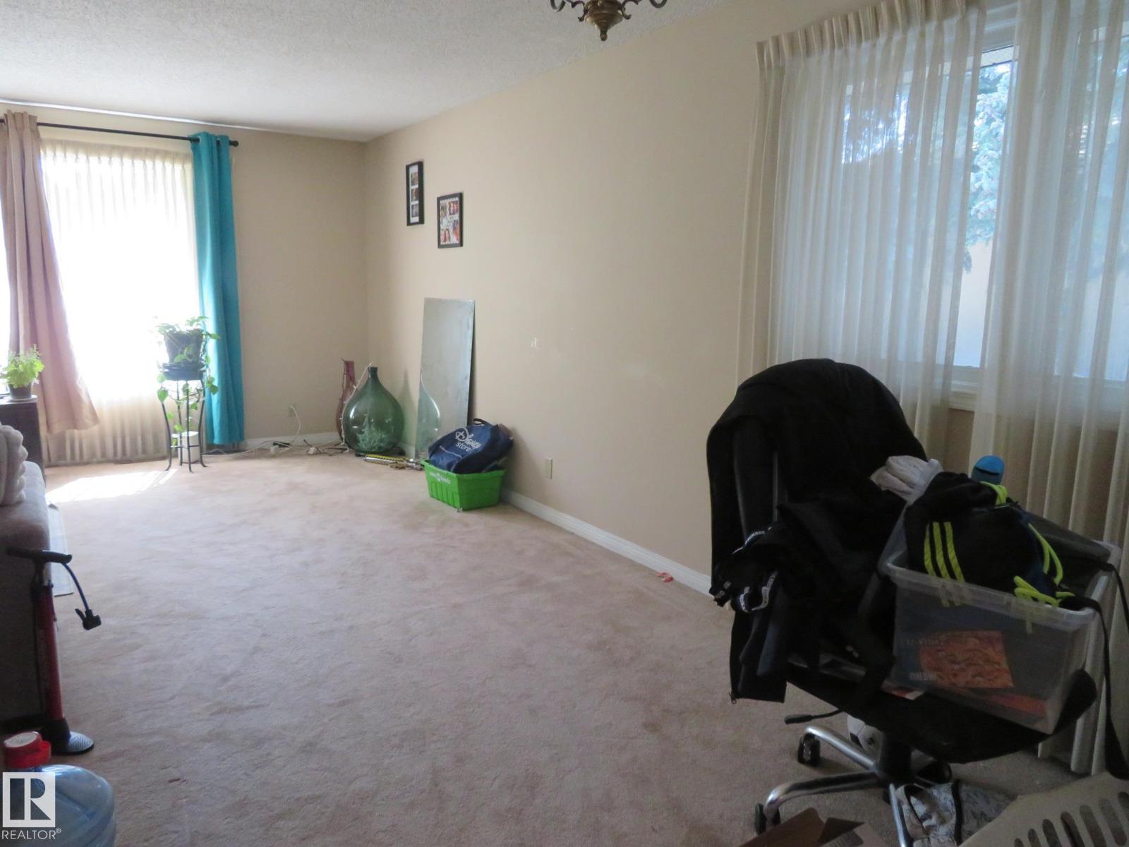 10720 57 AV NW - 27