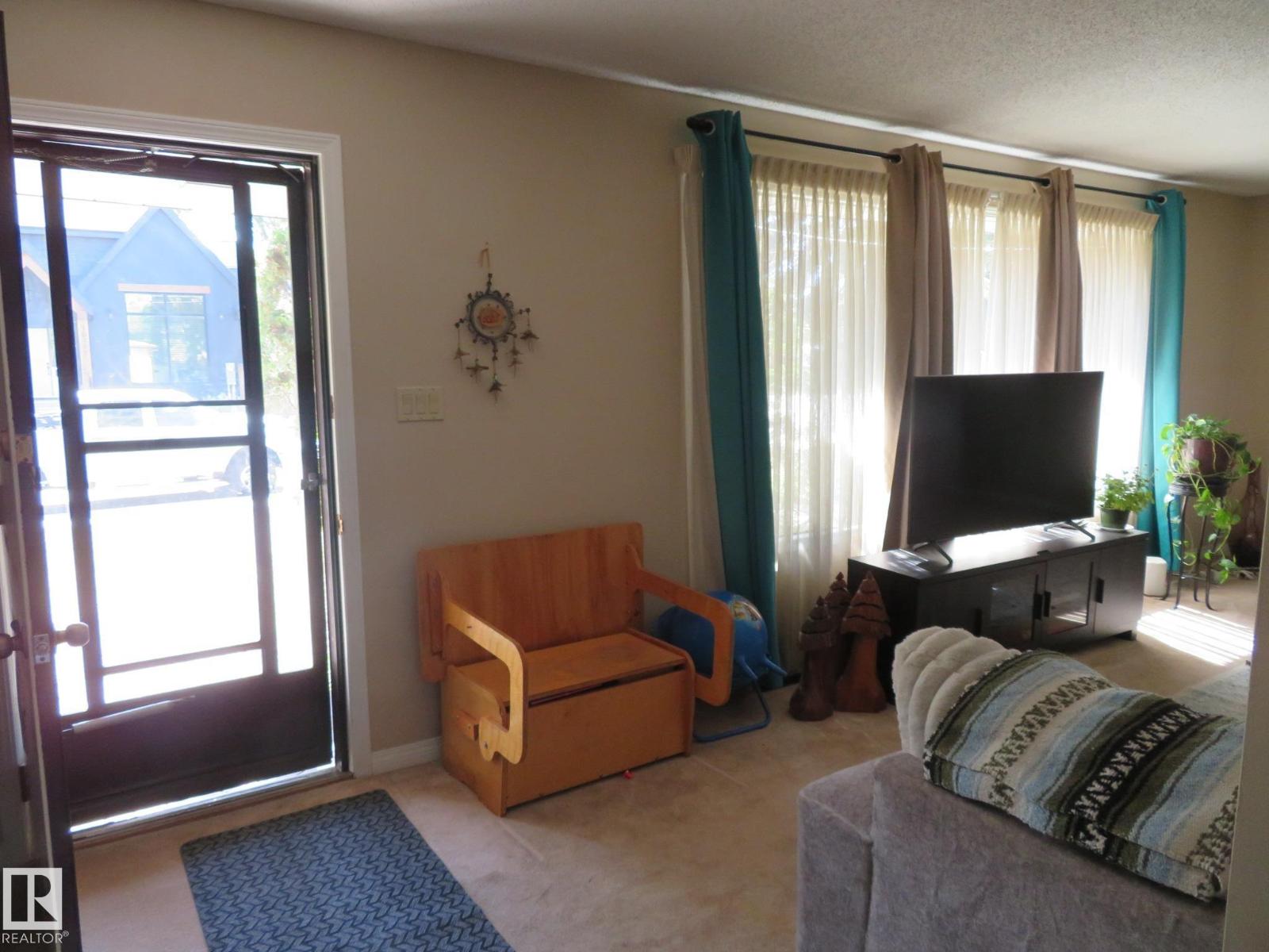 10720 57 AV NW - 12