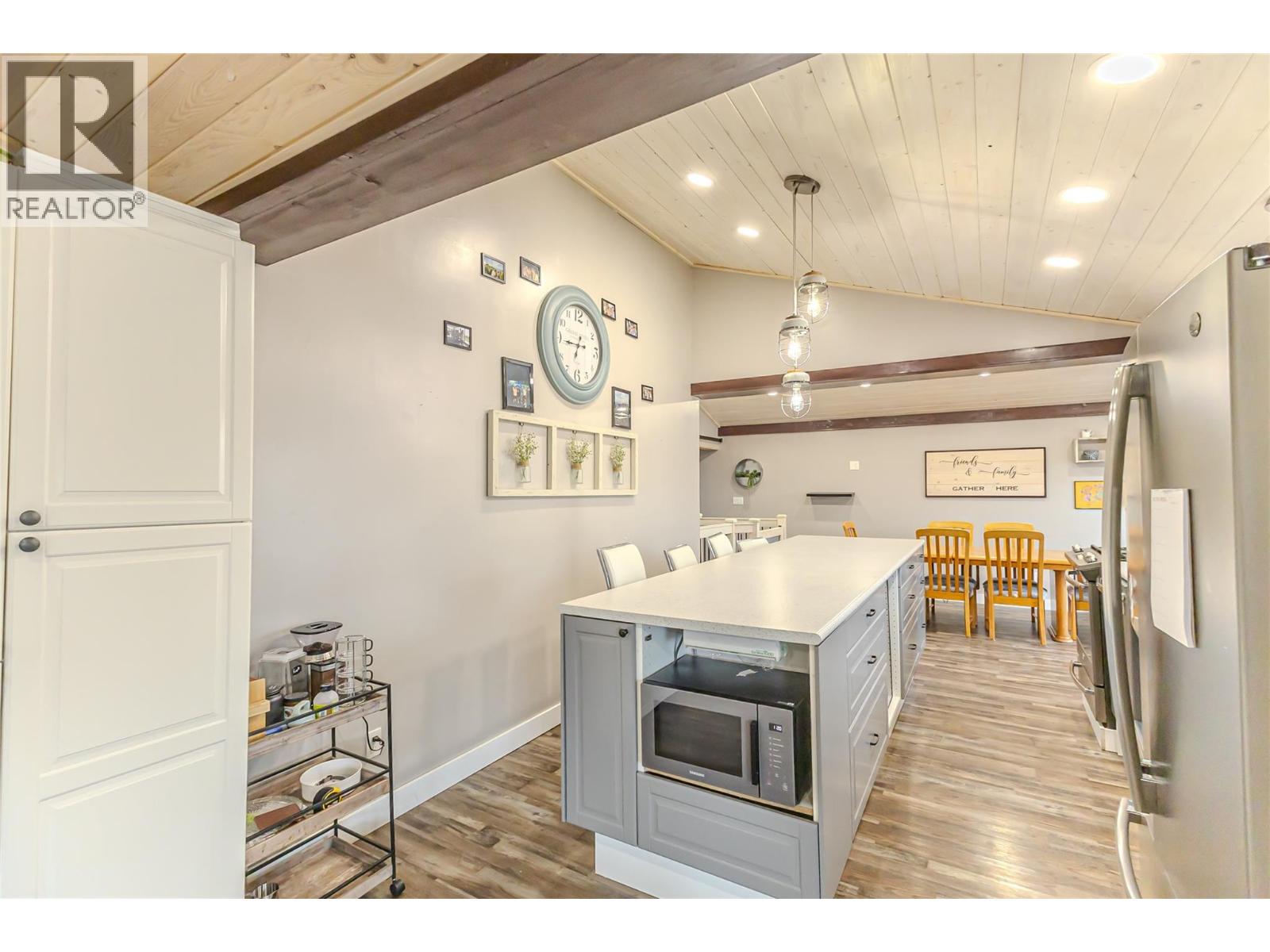 1564 109 Avenue - 9