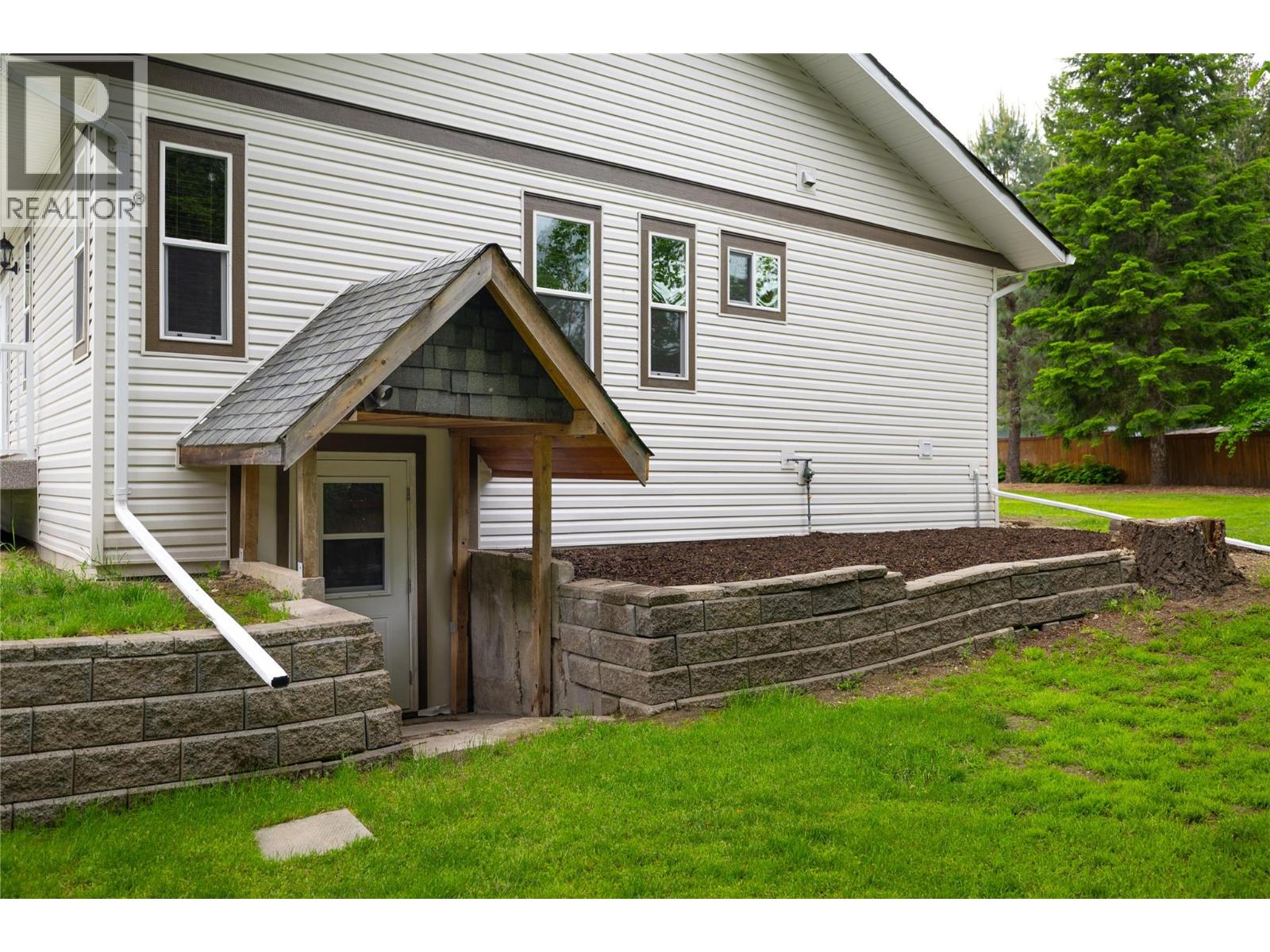 637 Enderby Mabel Lake Road - 44