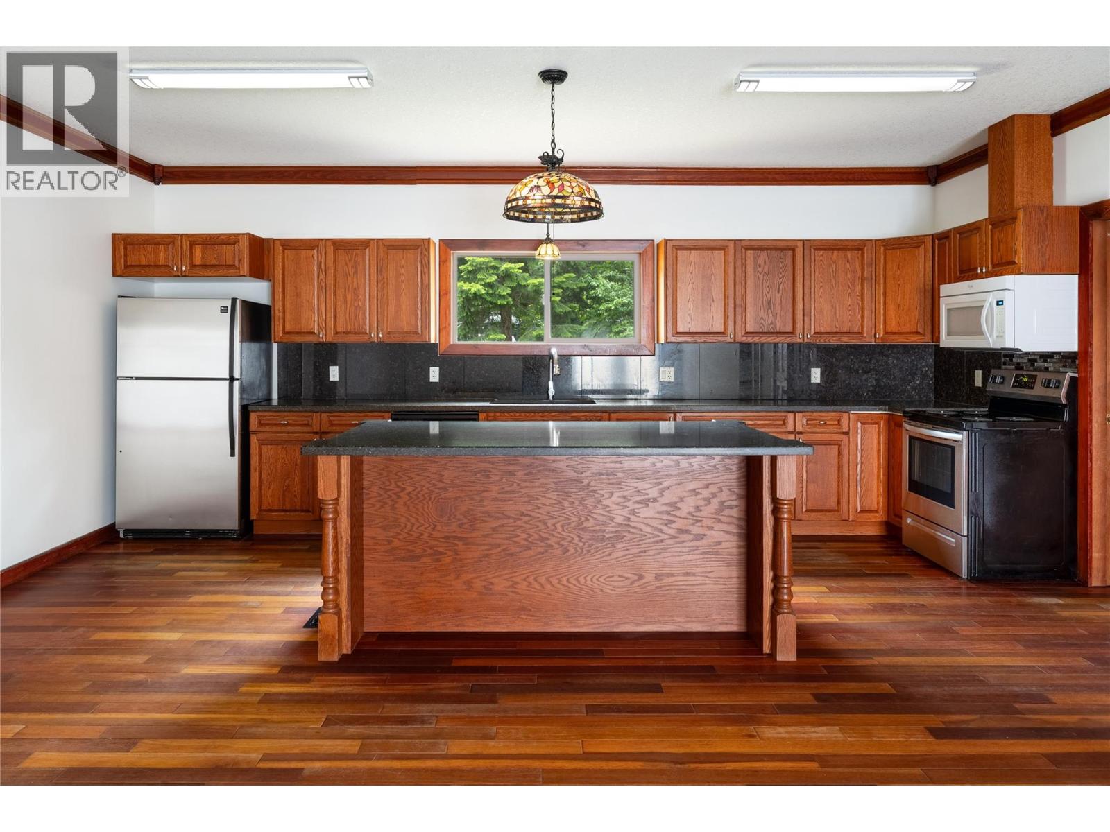 637 Enderby Mabel Lake Road - 24