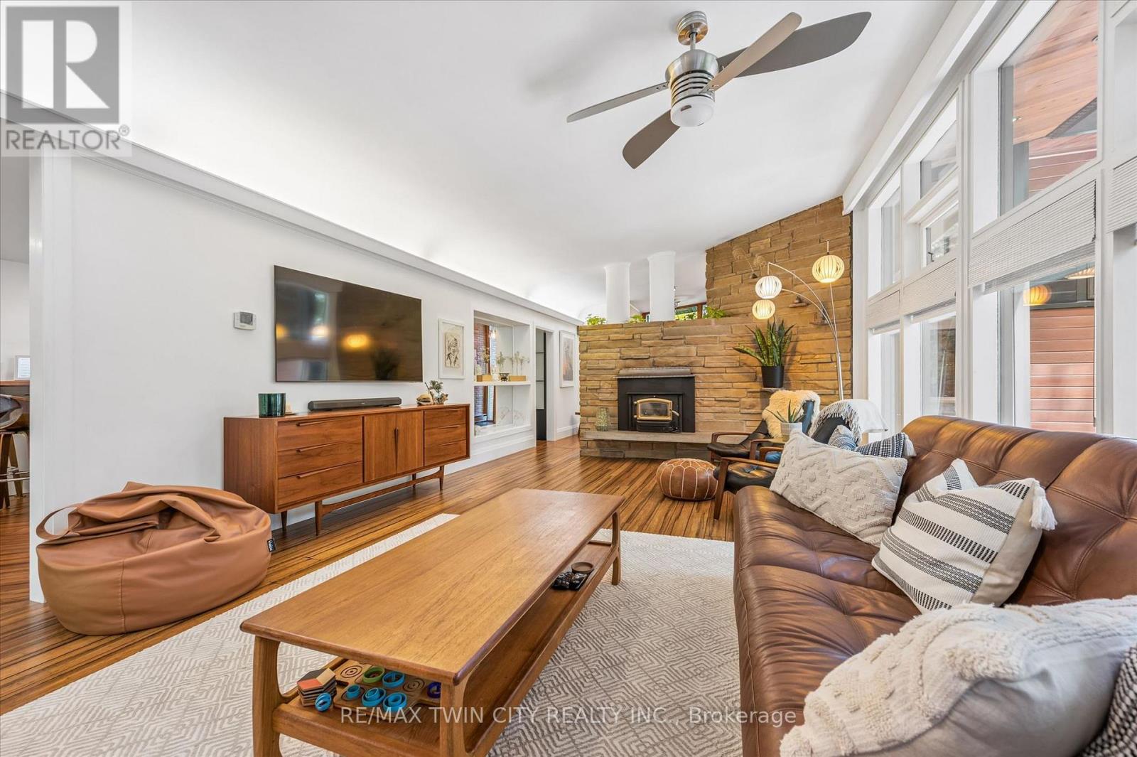 16 PARKWOOD DRIVE - 11