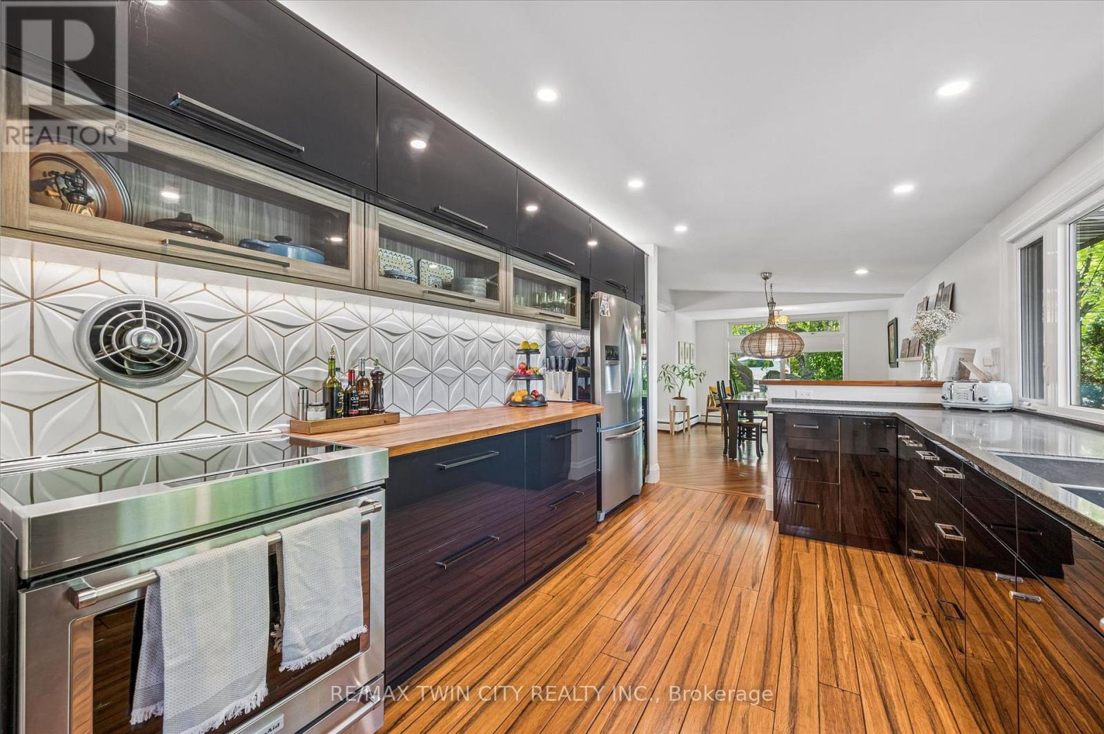 16 PARKWOOD DRIVE - 17