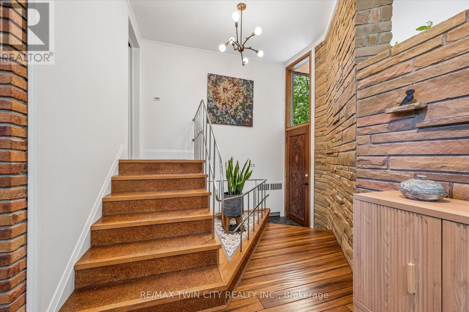 16 PARKWOOD DRIVE - 19