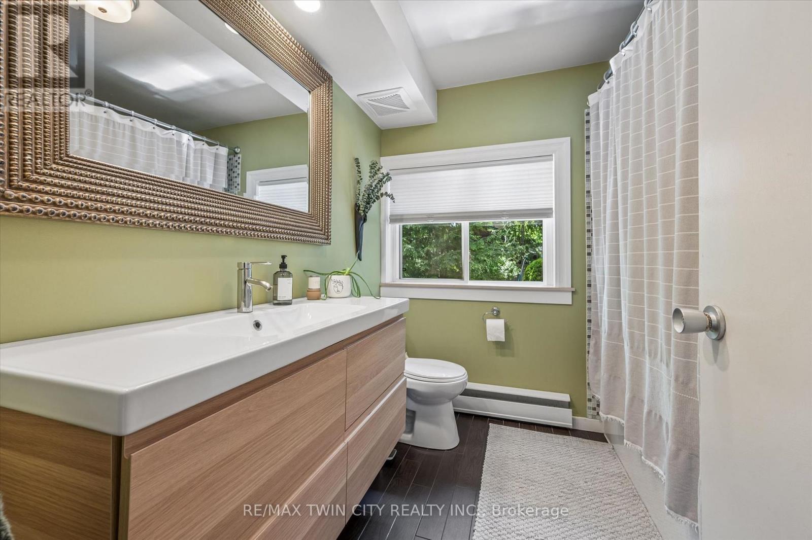 16 PARKWOOD DRIVE - 23